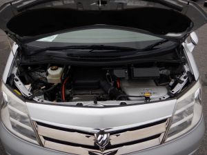 alphard engine bay